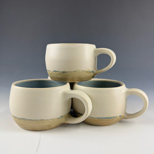 Mug - Sand, water, clear skies