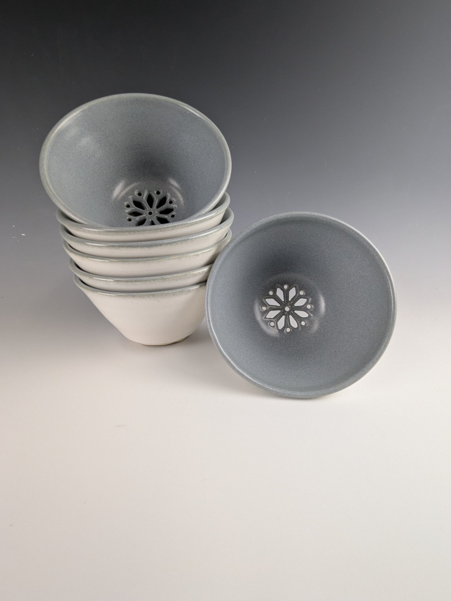 Bowl - Breakfast berry strainer