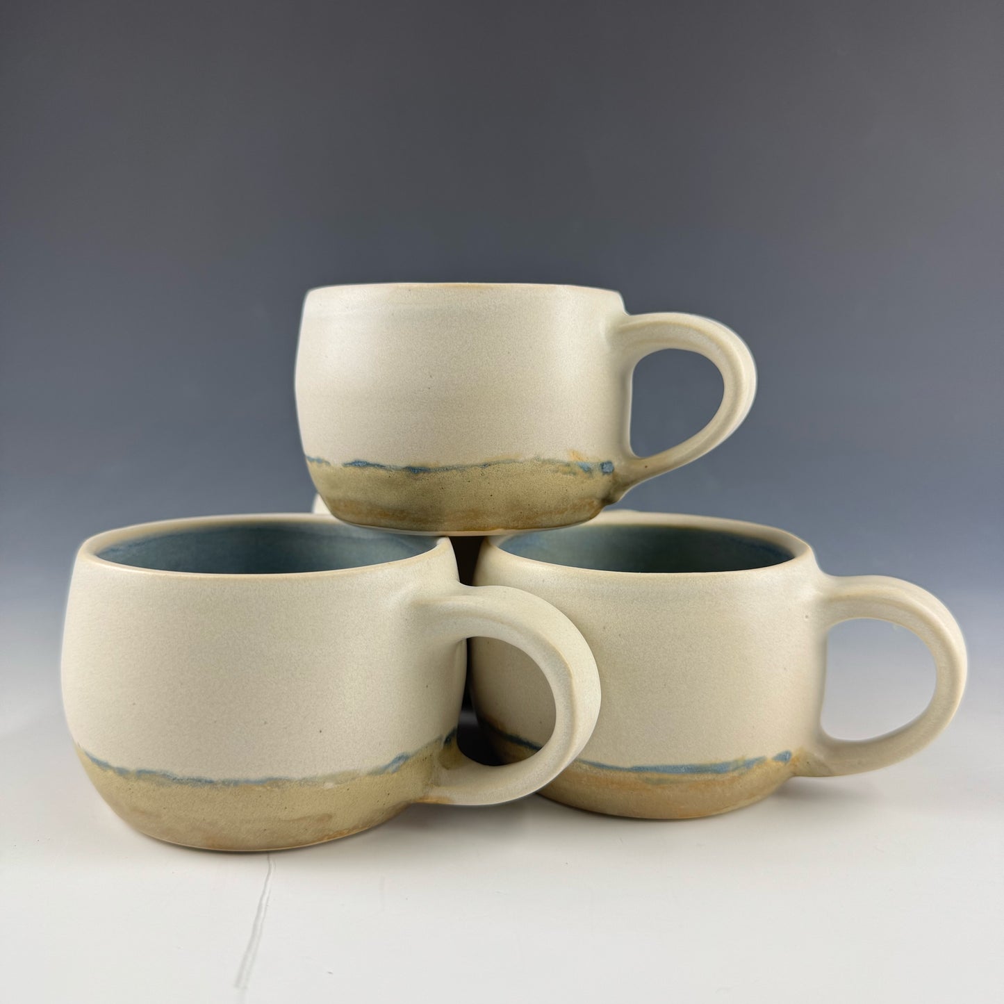Mug - Sand, water, clear skies