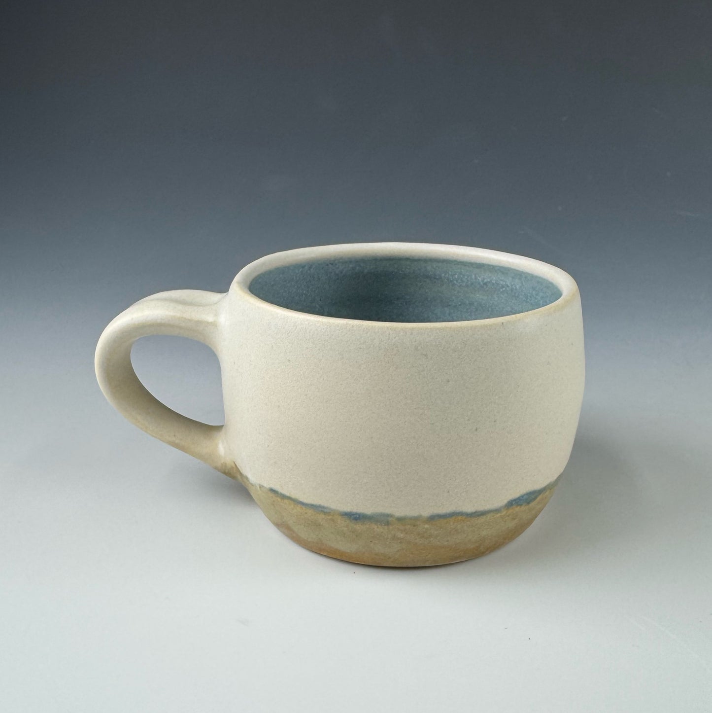 Mug - Sand, water, clear skies