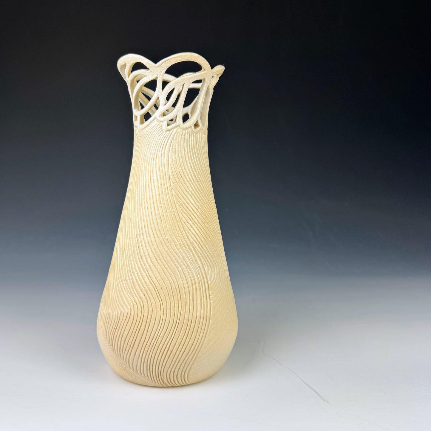 Vase - Magnolia with corduroy lines