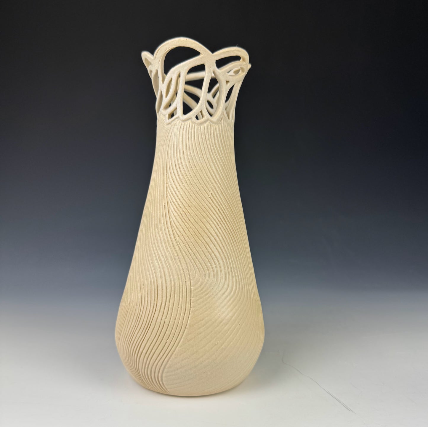 Vase - Magnolia with corduroy lines
