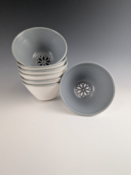 Bowl - Breakfast berry strainer